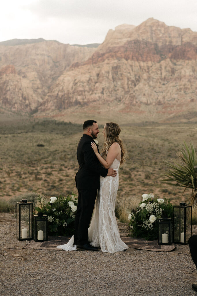red rock overlook wedding ceremony las vegas nevada